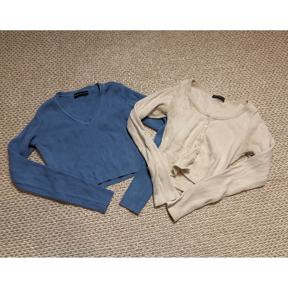 Brandyā Melville Ribbed Top Bundle Blue V-Neck & Cream Button Up Cardigan Womens